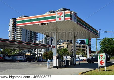 Sydney, Nsw, Australia. Nov 2022. A Mobil Gas Station With A 7eleven Outlet In Sydney, Australia