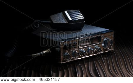 Microphone With Cb Radio That Operates On Sideband