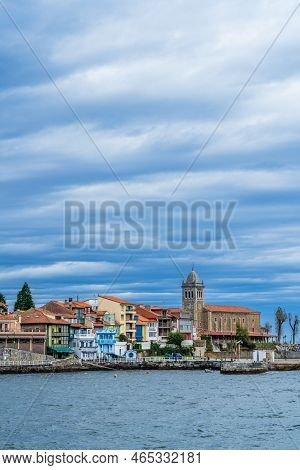 Luanco, Asturias, Spain, October 30, 2022.view Of The Town Of Luanco, Lluancu, In Asturias