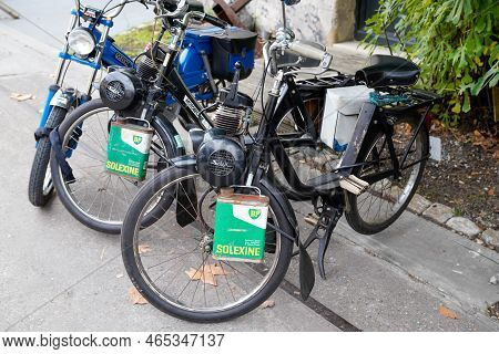 Bordeaux , Aquitaine  France - 11 06 2022 : Solex Logo Brand And Text Sign On Solexine Oil Gas Frenc