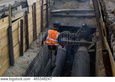 Bucharest, Romania - November 10, 2022: Construction Site In The Road For Workers To Repair A Radet 