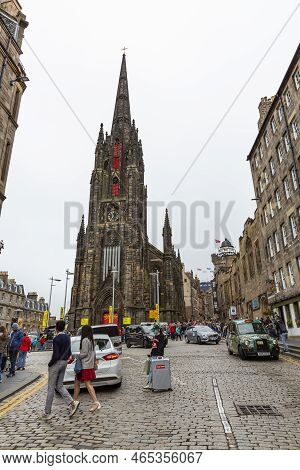 Edinburgh, Scotland 2022, August 22: Edinburgh Street Views, Old Town. People Walking On The Road