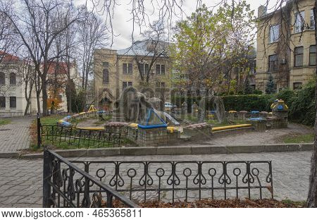 Kiev, Ukraine. November 8, 2022. Ancient Residential Buildings On The Campus Of The University Of Kp