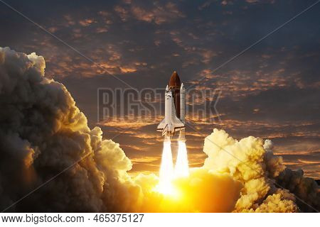 Spaceship Lift Off. Space Shuttle With Smoke And Blast Takes Off Into Space On A Background Of Sunse