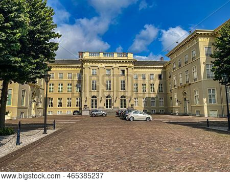 Den Haag, Netherlands - August 25 2021 : The Entrance Lane Leading To The Royal Historic Palace \