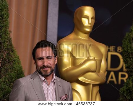 LOS ANGELES - 6 lutego: DEMIAN BICHIR przybywa do 2012 Akademia nagrody nominowany lunch w dniu 6 lutego, 2