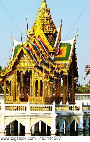 Ayutthaya, Thailand - December 24, 2009: Bang Pa-in Aisawan Thipya-art (divine Seat Of Personal Free