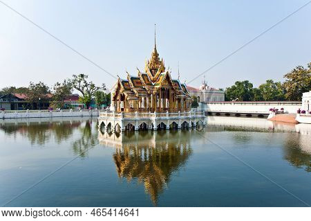 Ayutthaya, Thailand - December 24, 2009: Bang Pa-in Aisawan Thipya-art (divine Seat Of Personal Free