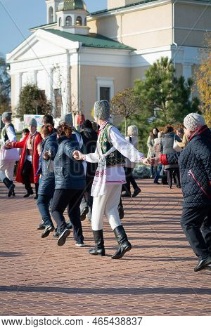 Bendery, Moldova - November 12, 2022: People Dance Moldovan Dance. Men And Women In National Costume
