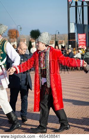 Bendery, Moldova - November 12, 2022: People Dance Moldovan Dance. Men And Women In National Costume