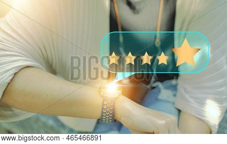 Users Rate The Service Experience In The Concept : Customer Satisfaction Survey Online Application A