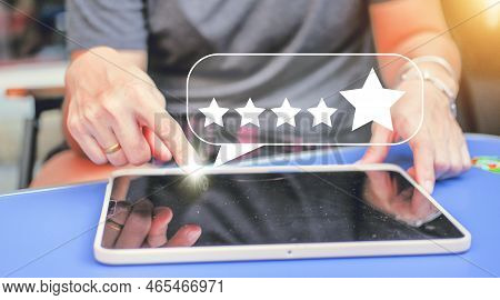 Users Rate The Service Experience In The Concept : Customer Satisfaction Survey Online Application A