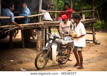 BERDUT, Malesia - APR 8: Persone non identificate Orang Asli nel suo villaggio su 8 aprile 2013 in Berdut, Ma
