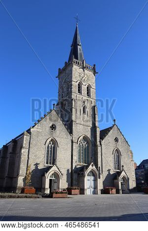 View Of The 14th Century St.martins Church In The Center Of Lede, On A Sunny Day With Clear Sky. The