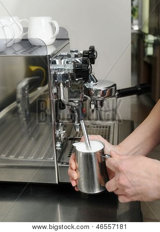 Battendo il latte