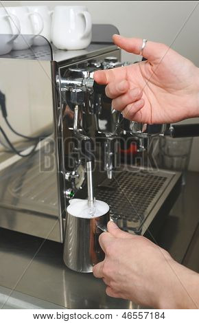 Battendo il latte