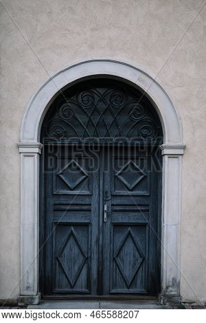 Elegant Old Double Door Entrance Of Building In Europe. Vintage Wooden Doorway And Stucco Fretwork W