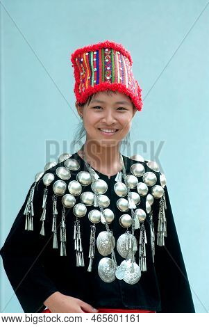 Bangkok, Thailand - January 5, 2010 : An Unidentified  Kachin Or Jingpo Female In Traditional Dress 