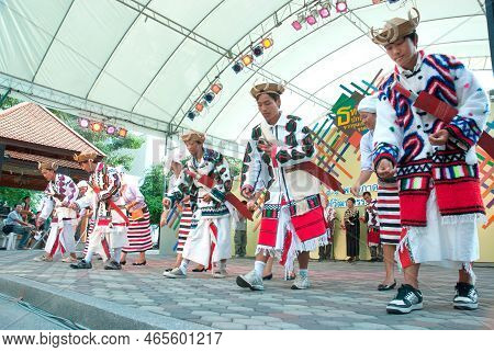 Bangkok,thailand - February 2,2010 : Group Of Unidentified Dancers Perform Traditional Classical Kac