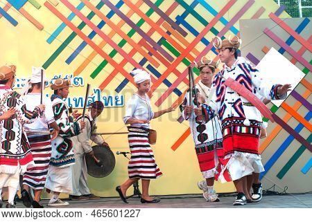 Bangkok,thailand - February 2,2010 : Group Of Unidentified Dancers Perform Traditional Classical Kac
