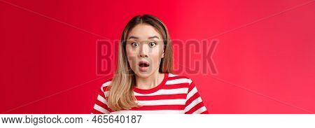 Close-up Shocked Alarmed Speechless Asian Blond Woman Drop Jaw, Gasping Impressed, Hear Shocking Stu