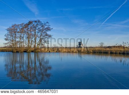 Windmill The Oude Weteringmolen Near Streefkerk In Holland