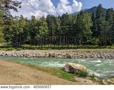 Arkhyz, Karachay-cherkessia, Russia - August 24, 2022: View Of The Zelenchuk River In The Village Of