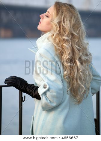 Lady på promenaden