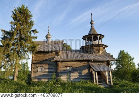 Ancient Wooden Chapel Of The Nativity Of The Virgin (1751-1800) On A Sunny June Evening. Manga. Kare