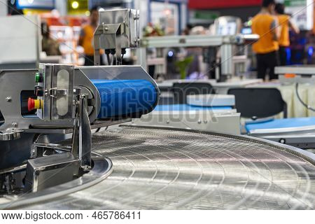 Rubber Belt And Stainless Steel Wire Mesh Conveyor Of Automatic Production Line Of Manufacturing Pro