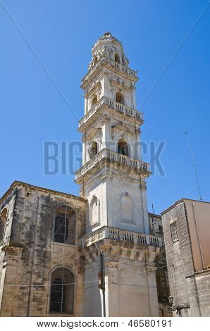 Dómu katedrály Belltower Maglie. Puglia. Itálie.