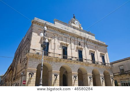 Budově radnice města. Maglie. Puglia. Itálie.