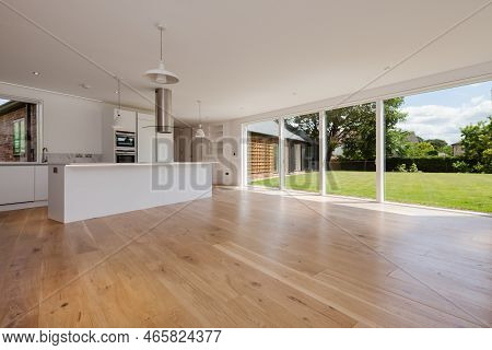 Cambridge, England - June 21 2018: Luxury Modern Open Plan Kitchen Within New Vacant House And Windo