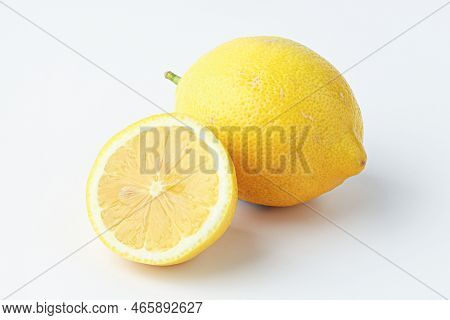 yellow lemon, lemon isolated on white background