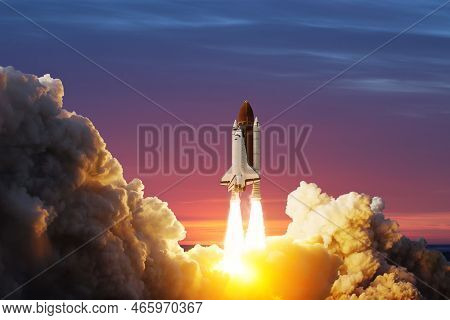 Spaceship Lift Off. Space Shuttle With Smoke And Blast Takes Off Into Space On A Background Of Sunse