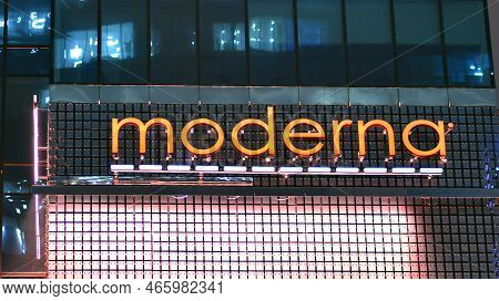 Warsaw, Poland. 23 November 2022. Evening City Life In The Centre Of Warsaw.  Sign Moderna. Company 