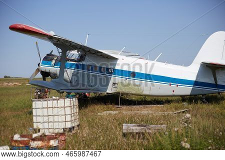 An An-2 Plane Is On The Ground, An Old Plane In The Neighborhood Lies All Sorts Of Junk.