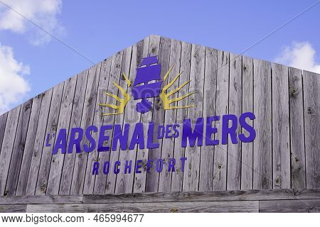 Rochefort , Aquitaine  France - 11 12 2022 : L'arsenal Des Mers Brand Logo And Text Sign Harbor Wood
