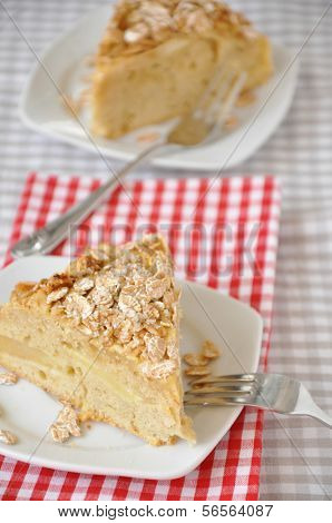 Apple pie with rolled oats
