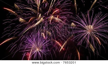 Une image de célébration de beaux feux d'artifice