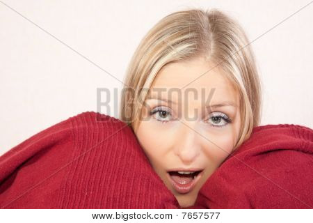 Donna in pigiama nel letto