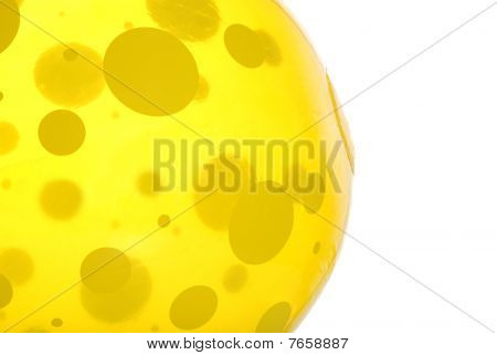 closeup gule poka dot badebold
