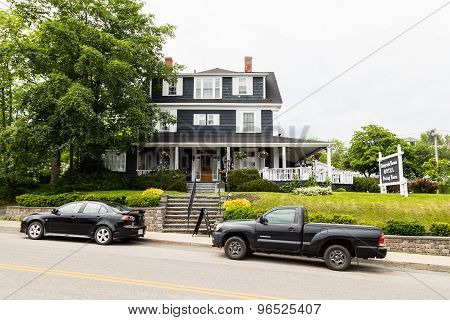 Telegraph House Motel In Baddeck