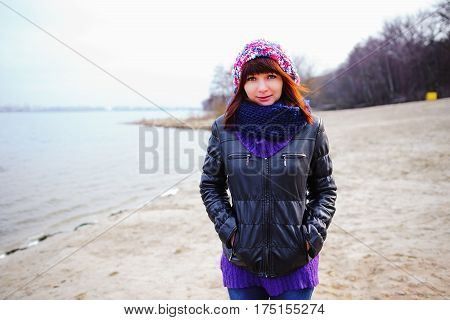 Autumn Pretty Girl Posing Near Mountain Lake. Autumn Lanscape In Forest.