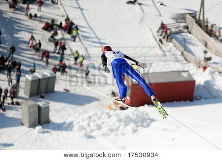 VIKERSUND, Norvegia - 15 marzo: Markus Eggenhofer dell'Austria compete in FIS World Cup Ski Jumping