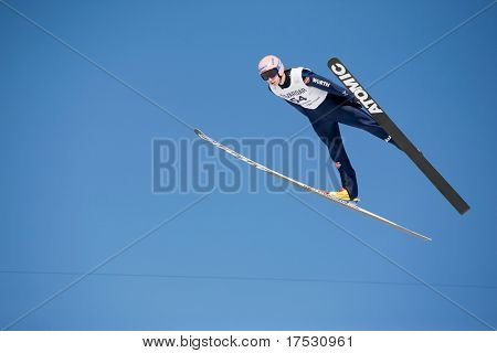 VIKERSUND, Norge - 15 marts: Michael Neumayer i Tyskland konkurrerer i FIS World Cup Ski Jumping 
