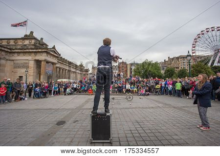 EDINBURGH, SCOTLAND. AUGUST 23. Artists perform during the Edinburgh Fringe on August 23, 2016 in Edinburgh, Scotland