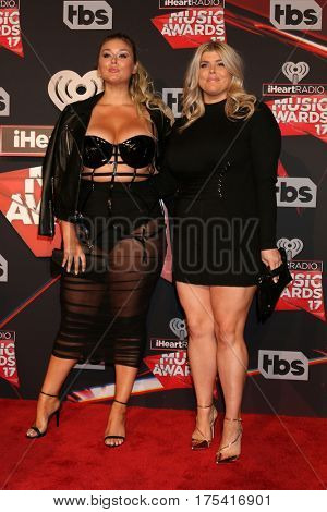 LOS ANGELES - MAR 5:  Hunter McGrady, sister at the 2017 iHeart Music Awards at Forum on March 5, 2017 in Los Angeles, CA