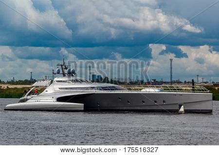 Large Silver Trimaran