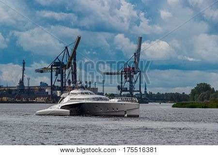 Large Silver Trimaran